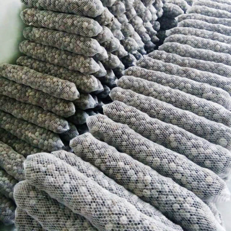 Túi lưới đựng phân tan chậm, phân dê cho lan 2