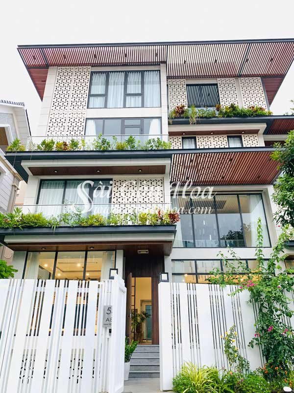 Trang Trí Ban Công Nhà Phố