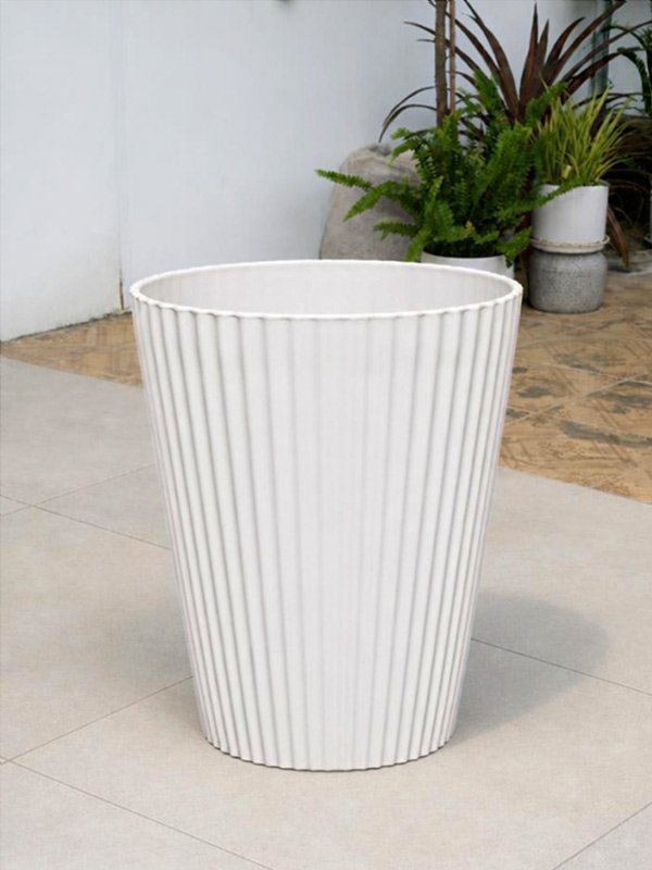 Chậu Nhựa Gân Sọc Trắng 32
