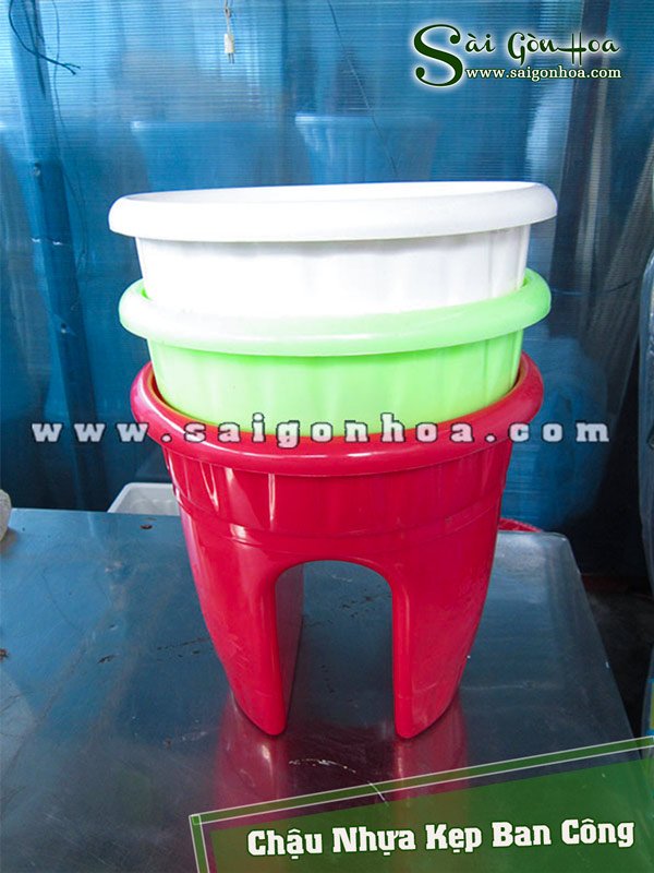 Chậu Nhựa Kẹp Ban Công