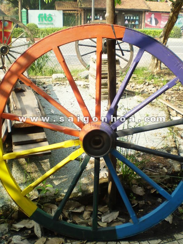 Bánh Xe Bò Sơn Màu Trang Trí