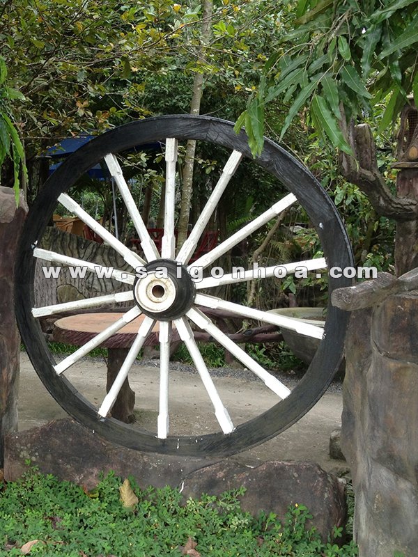 Bánh Xe Bò 1.5 mét Trang Trí Hàng Rào
