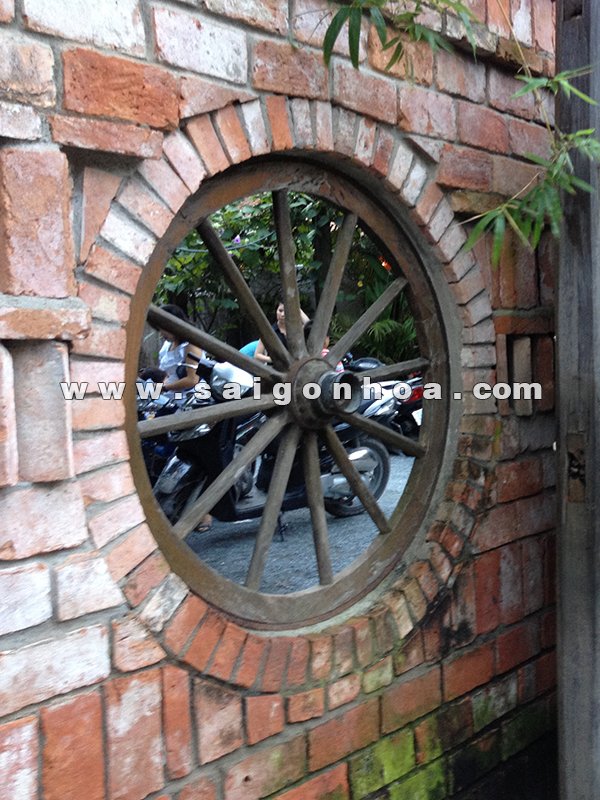 Bánh Xe Bò Trang Trí Hàng Rào