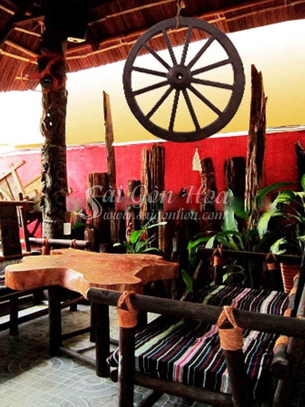 Bánh Xe Bò Trang Trí Nhà Hàng