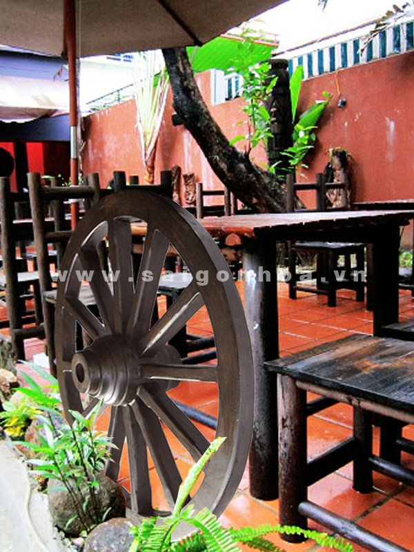 Bánh Xe Bò Trang Trí Quán Cafe