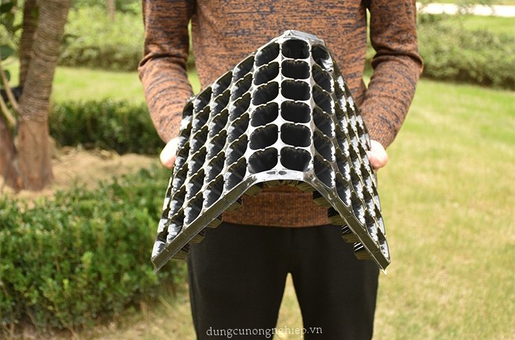Khay ươm nhựa 28 lỗ