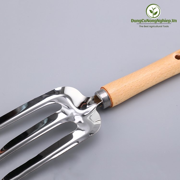 Chĩa 3 xới đất inox cán gỗ dài 26cm