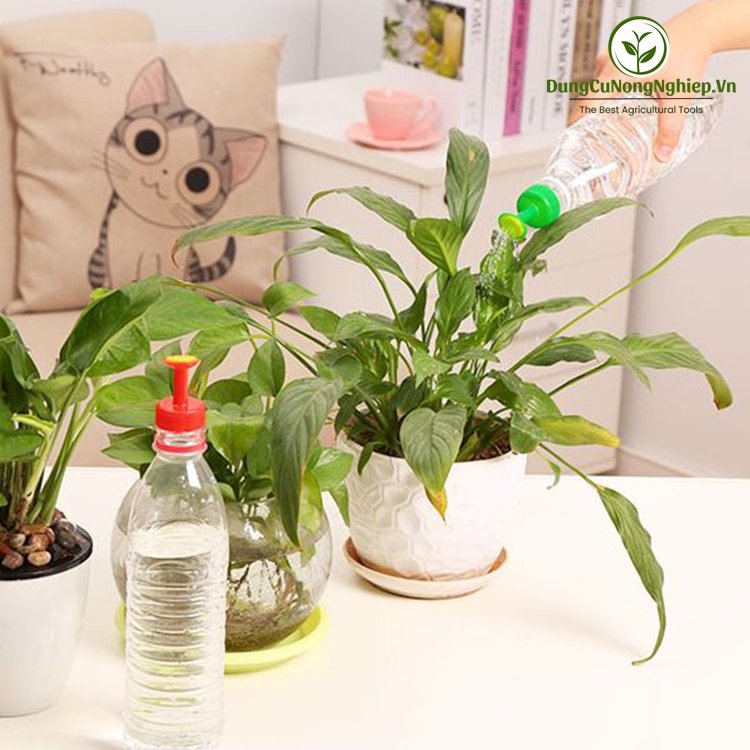 Đầu tưới hoa sen, gắn chai nước