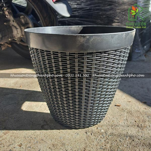 Chậu nhựa kẹp lan can 28x25cm