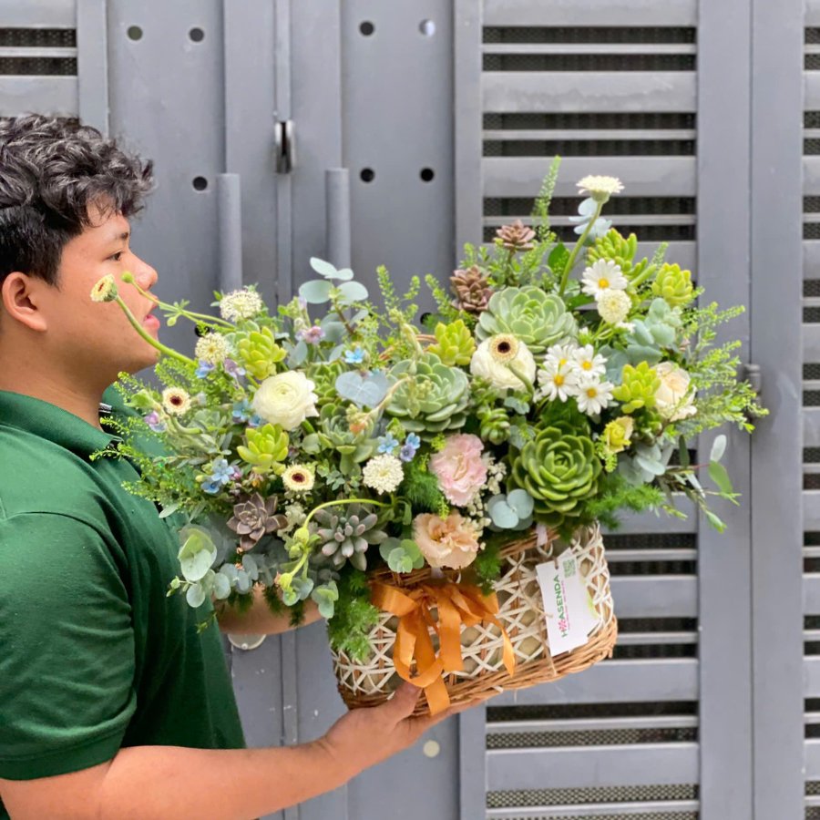 Giỏ Hoa Sinh Nhật Đẹp Với Sen Đá Xanh Mix Hoa Tươi - Hoa Sinh Nhật Tone Xanh Lá Thiên Nhiên 3