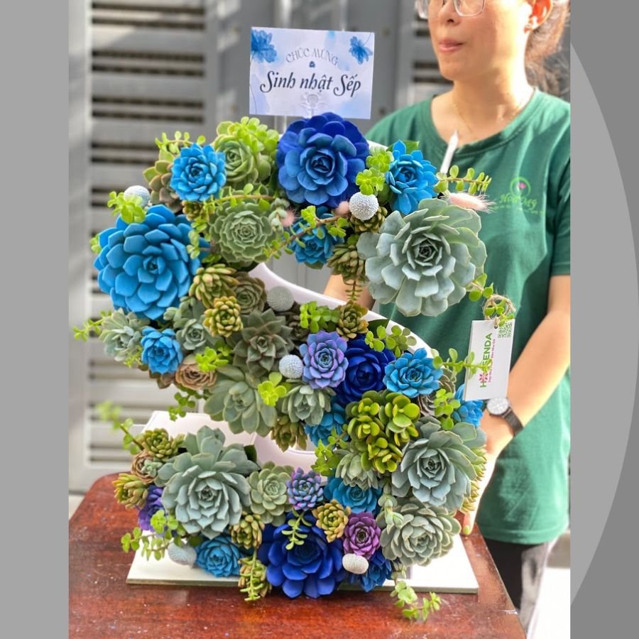 Quà Tặng Sang Trọng Từ Hoa Sen Đá Decor Khắc Tên Theo Chữ