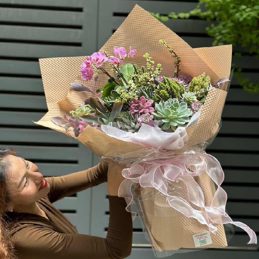 Bó Hoa Lan Hồ Điệp Mix Hoa Sen Đá Siêu Xinh 2