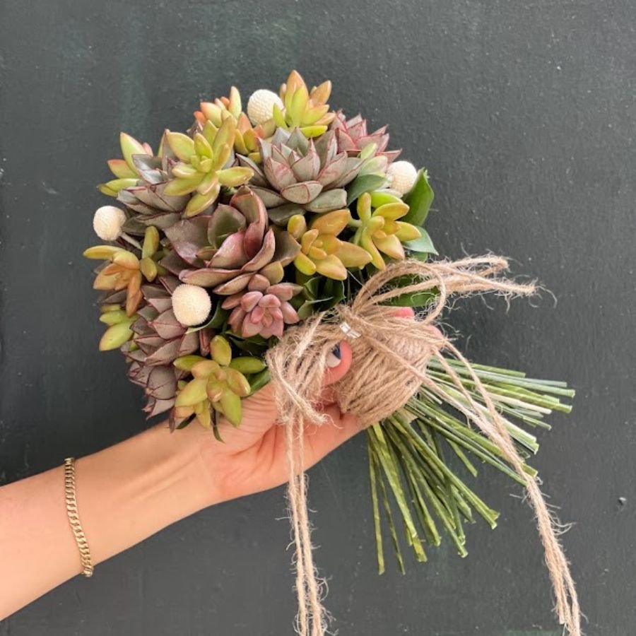 Bó Hoa Cưới Cầm Tay Sen Đá Độc Lạ Nhất Trên Thị Trường Hoa Cưới