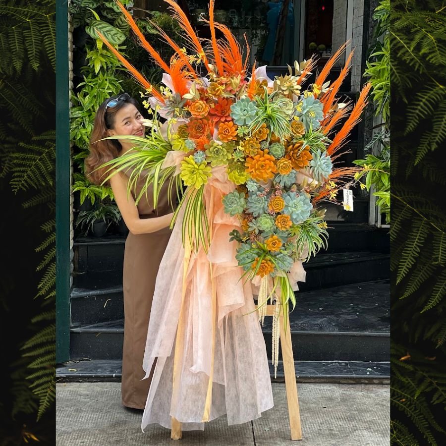 Lãng Hoa Khai Trương Khách Hàng - Kệ Hoa Sen Đá màu Cam Hoành Tráng