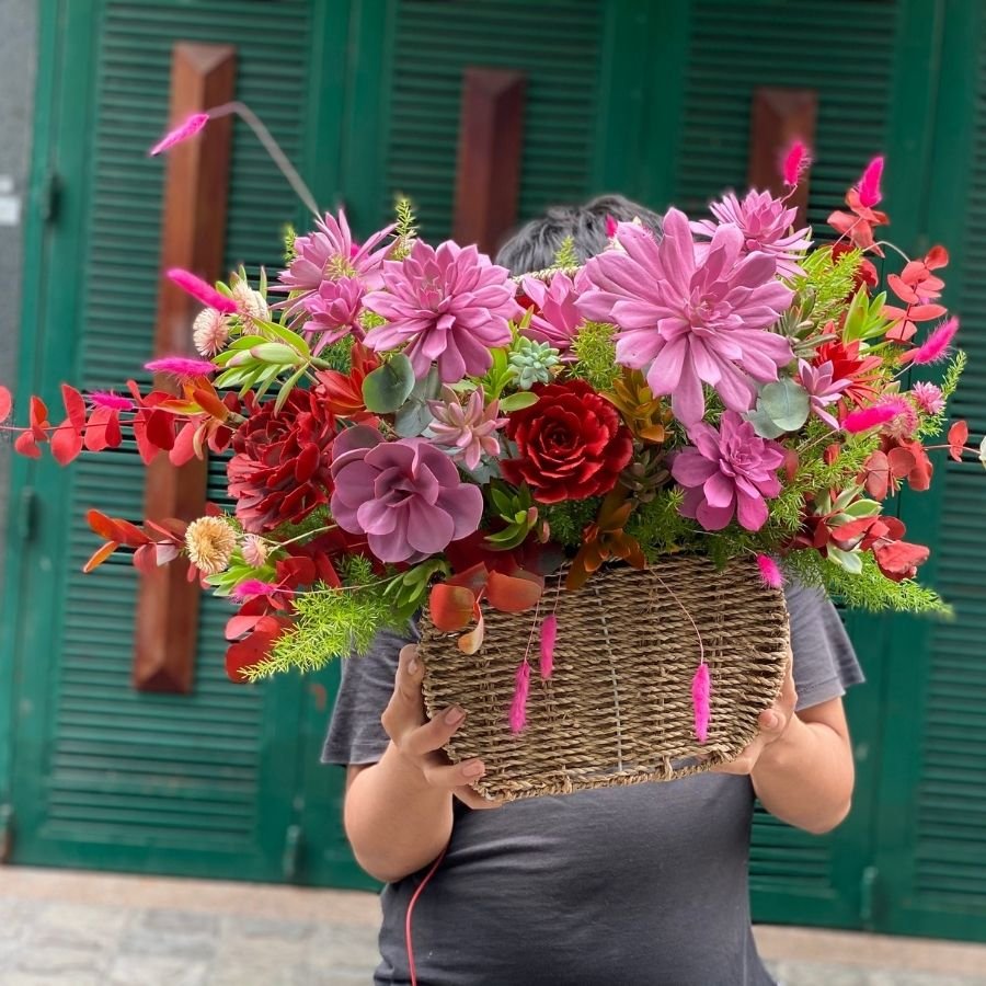 Hoa Chúc Mừng Sinh Nhật Sang Trọng Giỏ Sen Đá Decor