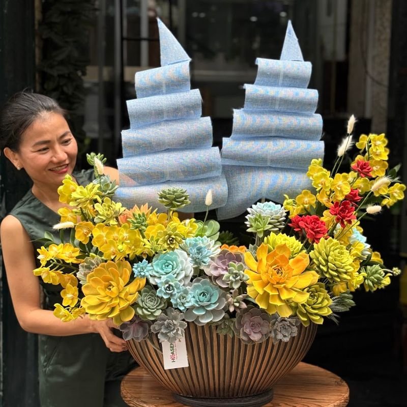 Hoa Chúc Mừng Khai Trương Hồng Phát: Thuyền Hoa Sen Đá Mix Lan Mini Vàng Chủ Đạo