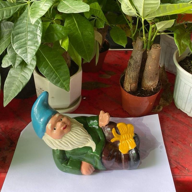 Tượng đất chú lùn nằm dài 20 cao 13cm 3