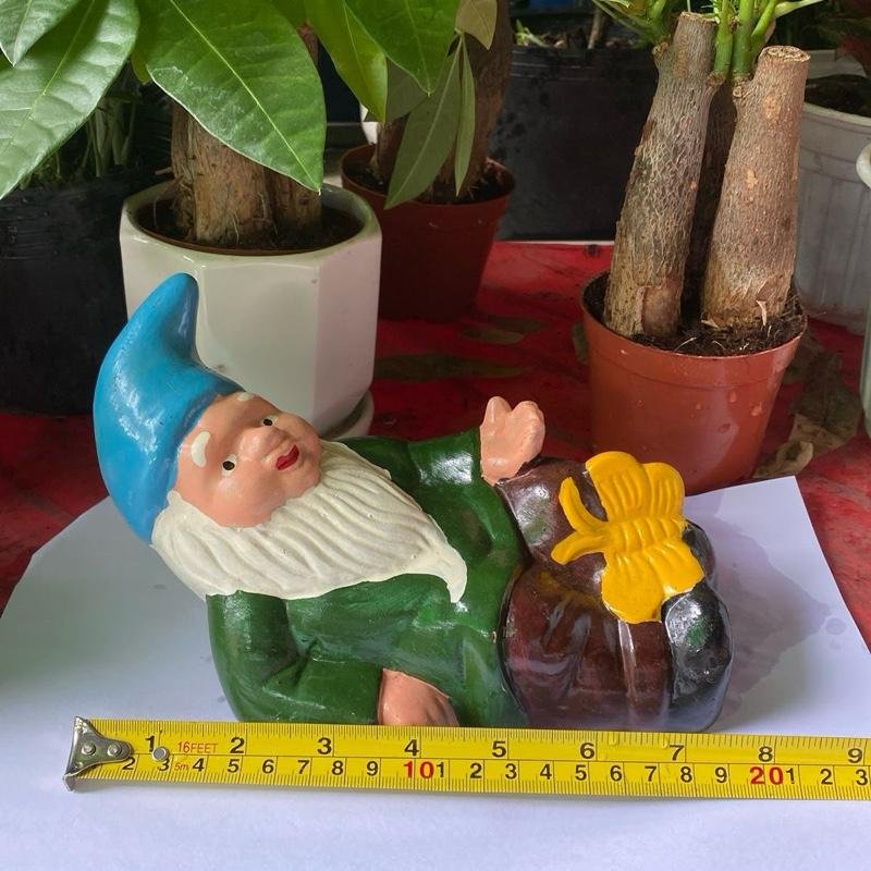 Tượng đất chú lùn nằm dài 20 cao 13cm
