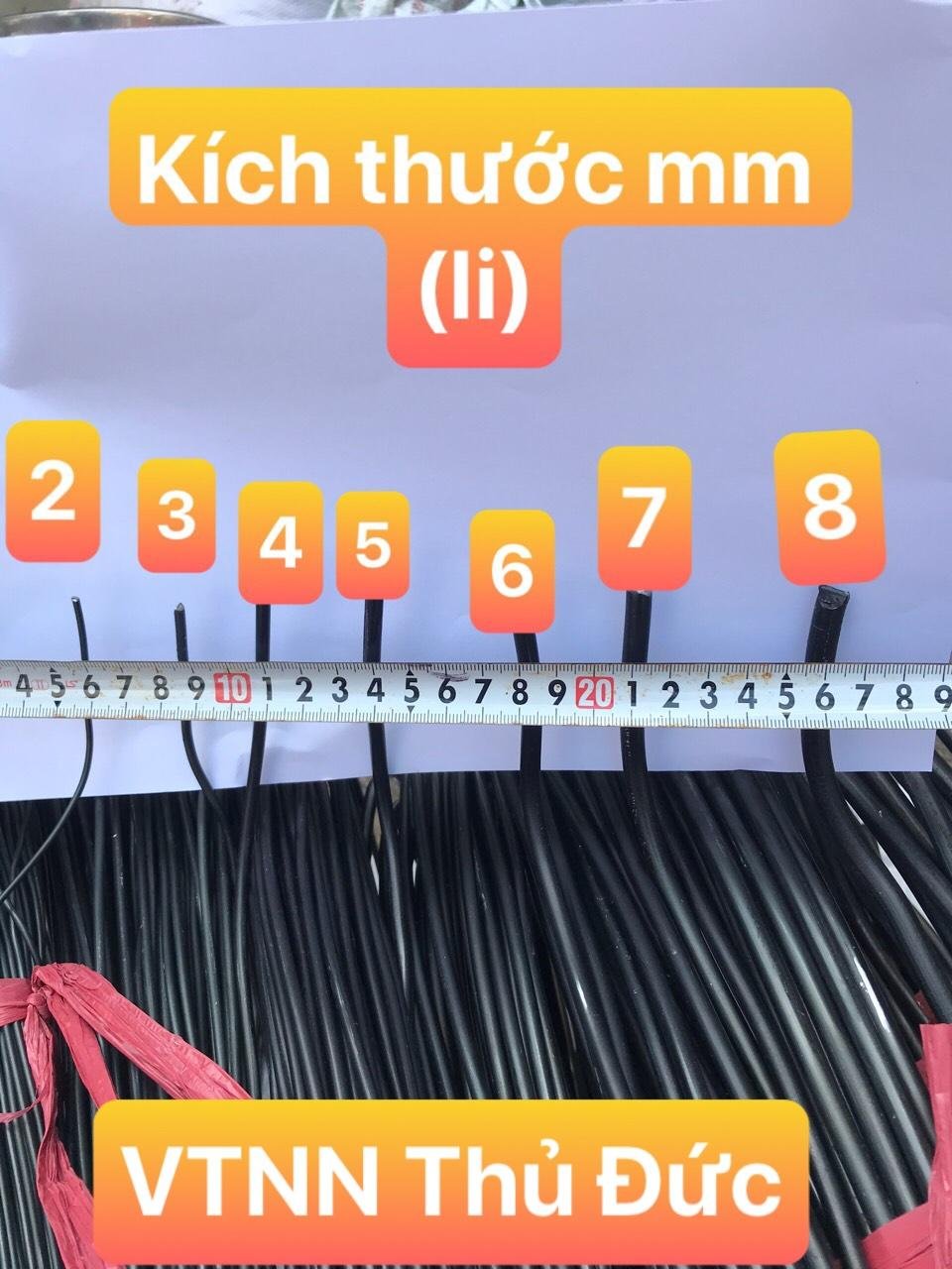 Dây nhôm uốn cây có 2 màu chọn màu đen hoặc trắng ( Đen cuộn 500gam hoặc Trắng cuộn 700gam) kẽm  uốn