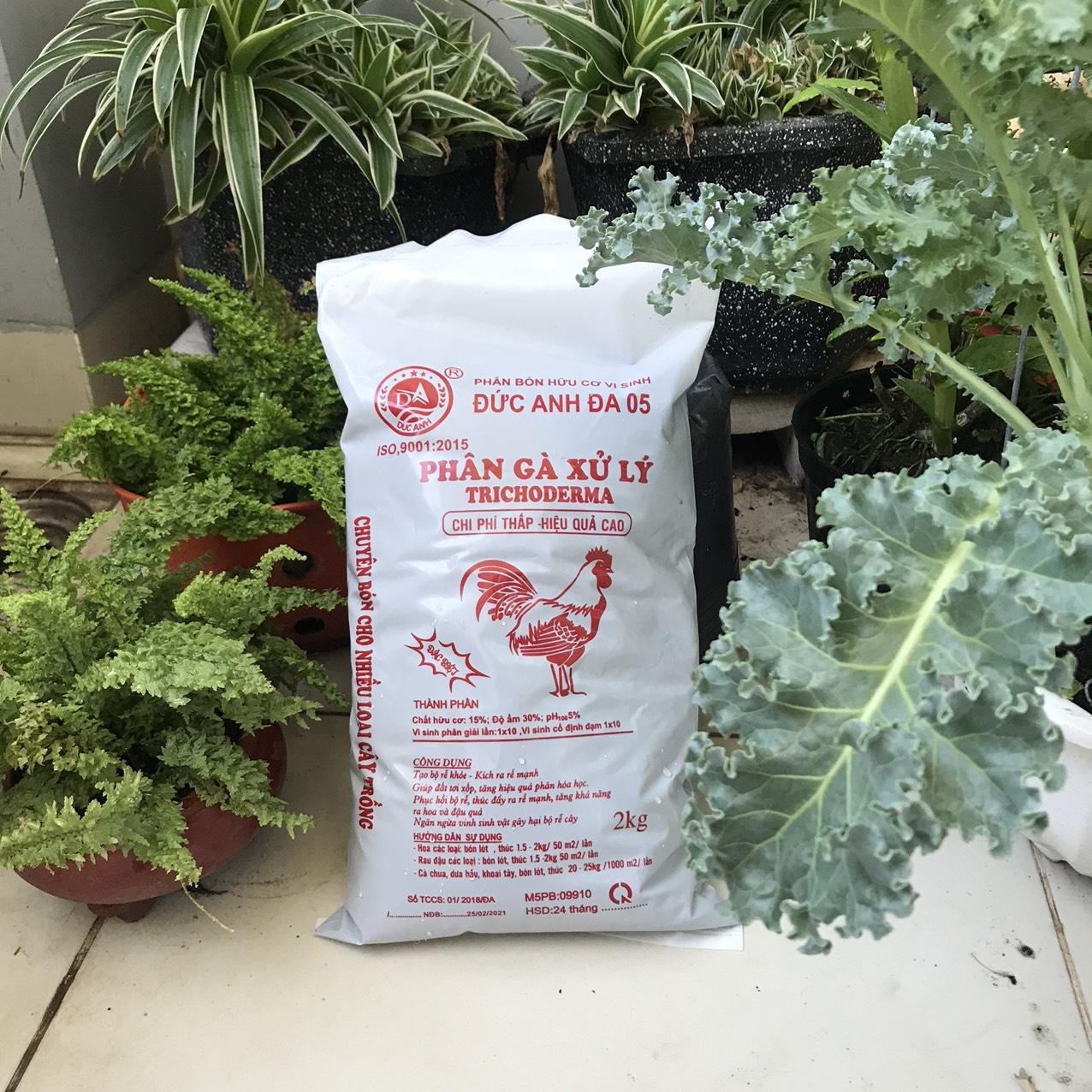 Phân gà hữu cơ vi sinh Đức Anh 2kg giúp đất tơi xốp cây xanh lá đâm chồi