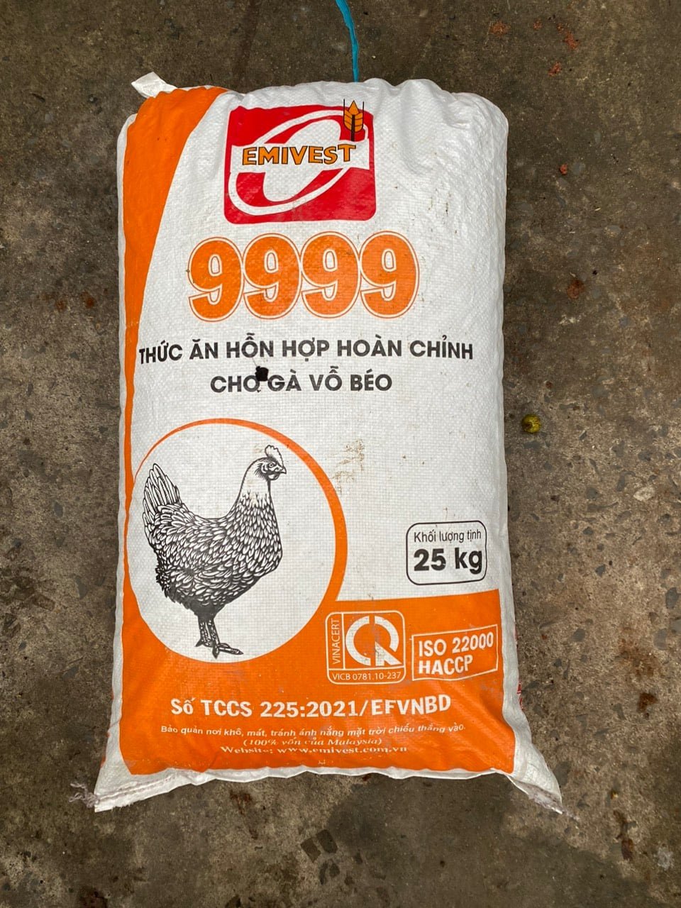 PHÂN BÒ KHÔ NGUYÊN CHẤT ĐÓNG BAO THẺ TÍCH 50 dm3 (8-10KG) 3