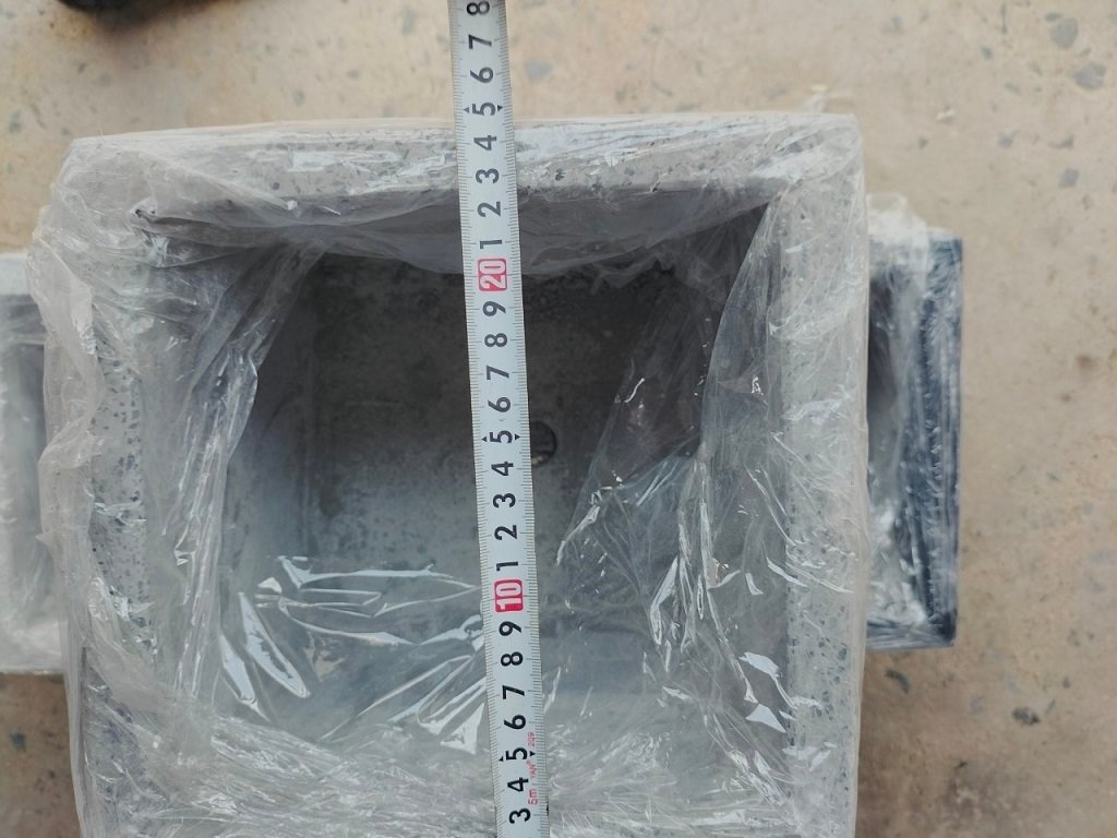 Chậu Trồng Cây Xi Măng Đá Mài Vuông 25cm 2