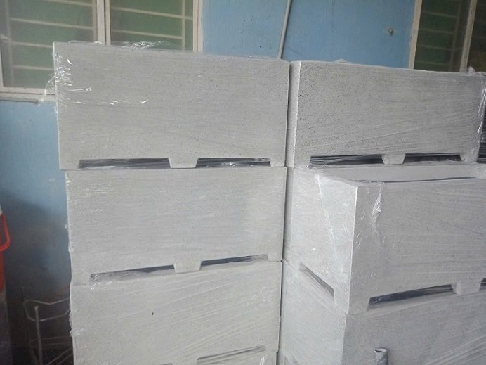 Chậu Xi Măng Đá Mài Hình Chữ Nhật Có Chân Đế